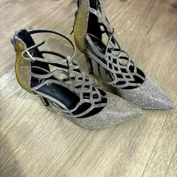 Fioni Closed Pointed Toe Silver Sparkle Heels Size 5 Zipper 3” Heel Buckle Strap - Picture 8 of 8